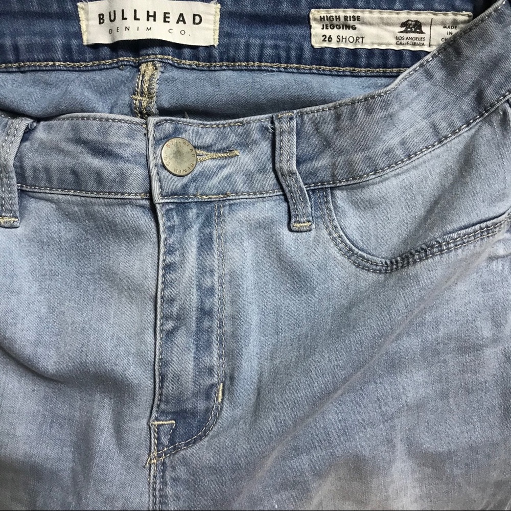 Bullhead Light Wash Jeans